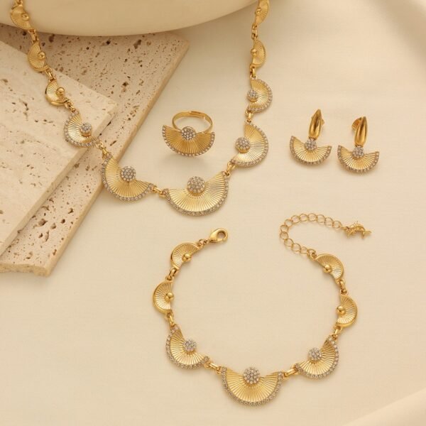 O1CN019SYPUv25Ae3ZzSV2L_2220404107486-0-cib Gold-Plated Fan-Shaped Necklace Jewelry Set