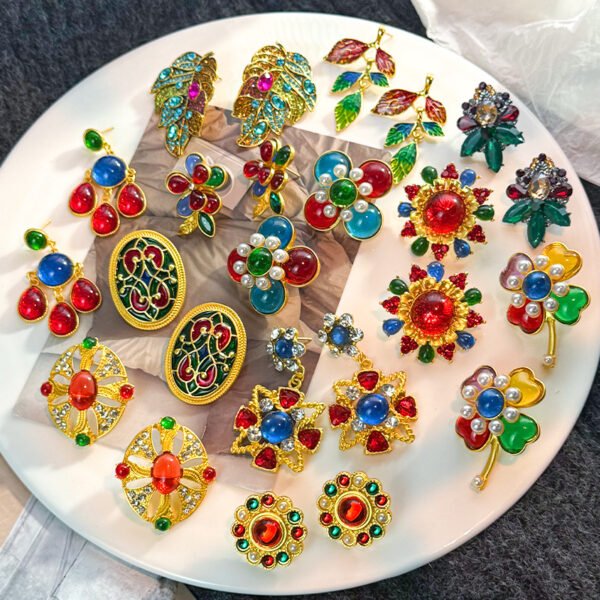 O1CN01MmKBai1tVuymN37Bd_2216839565908-0-cib Vintage Coloured Stone Earrings - Baroque Court Style Studs and Drops