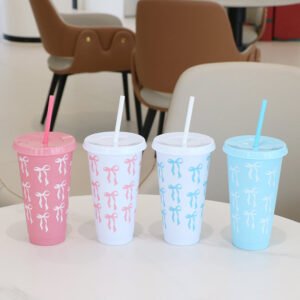 Bow-Print Straw Cup – Large Capacity Portable Plastic Tumbler (700ml)