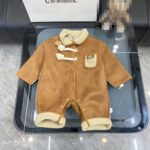 UGG Quilted Baby Jumpsuit - Autumn and Winter Newborn Outing Suit