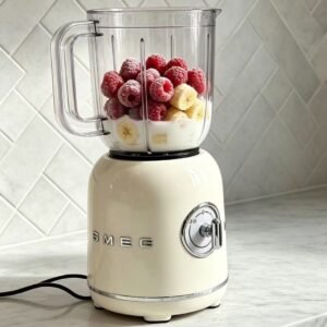 SMEG Retro Style Countertop Juicer & Blender — Cream