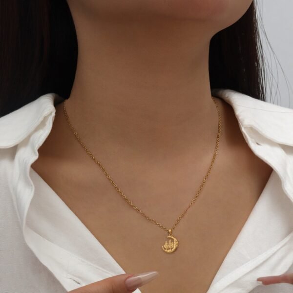 Export Cross-Border Color-Preserving Dream Castle Star and Moon Pendant Necklace, Light Luxury Clavicle Chain