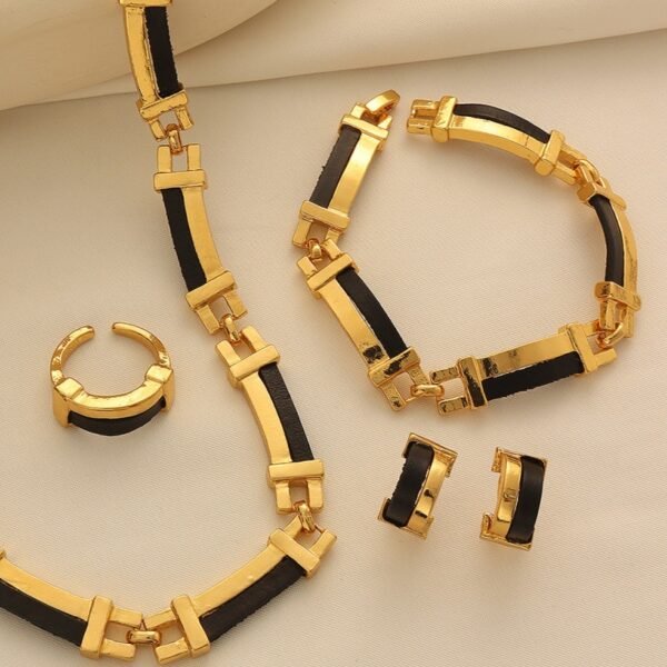 Copper Alloy Necklace Four-Piece Set, Retro Fashion Bracelet, Gold-Plated Non-Fading Jewelry