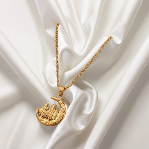 Export Cross-Border Color-Preserving Dream Castle Star and Moon Pendant Necklace, Light Luxury Clavicle Chain