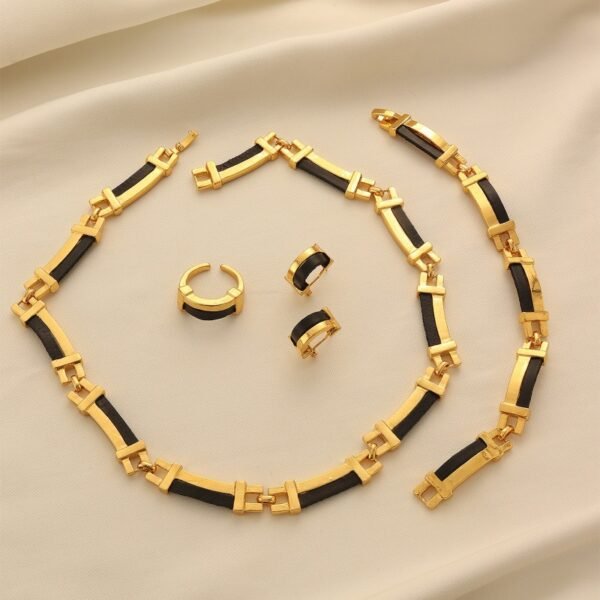 Copper Alloy Necklace Four-Piece Set, Retro Fashion Bracelet, Gold-Plated Non-Fading Jewelry