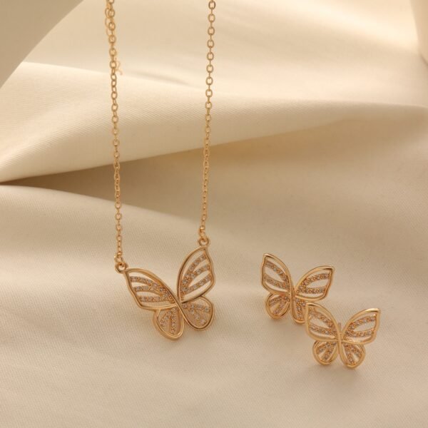 Copper Alloy Micro-Inlaid Zircon Super Flash Butterfly Pendant Clavicle Chain Necklace