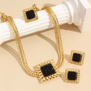 European and American French Retro Gold Geometric Square Pendant Necklace Set