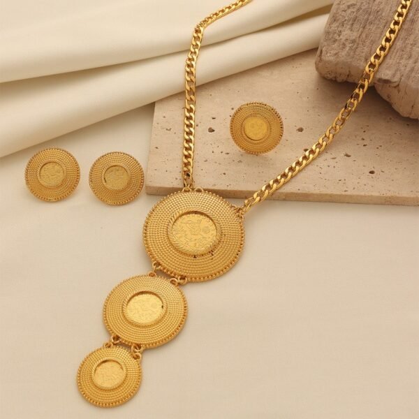Cross-Border Xinjiang Jewelry Set, Light Luxury Retro Gold Round Metal Pendant Necklace