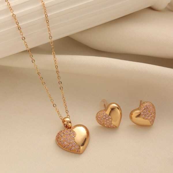 Cross-Border French Light Luxury Simple Jewelry Love Pendant Necklace + Peach Heart Zircon Earring Set