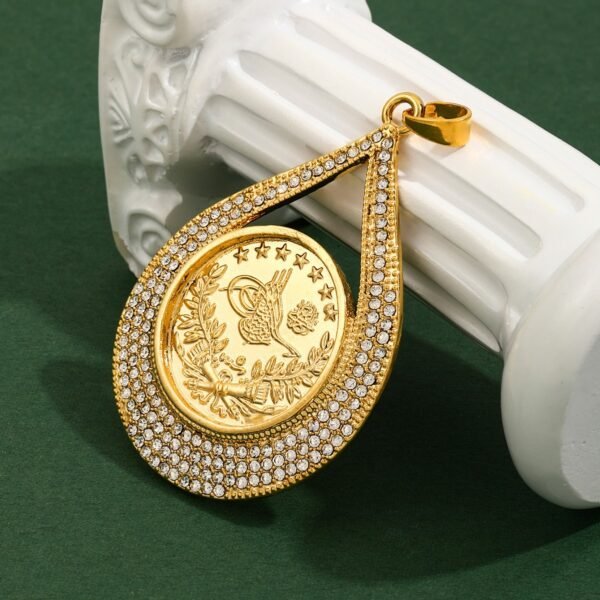 Middle East Dubai Vintage Carved Pendant Necklace, Ethnic Style, Vacuum Thickened Electroplated Gold