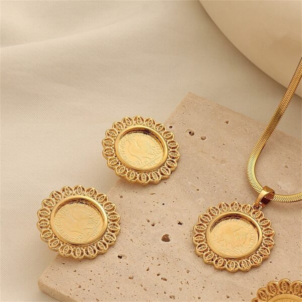 Vintage Sunflower Badge Jewelry Embossed Necklace and Earring Set