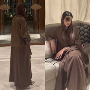 LN261 Manteau long avec bordure en dentelle marron foncé