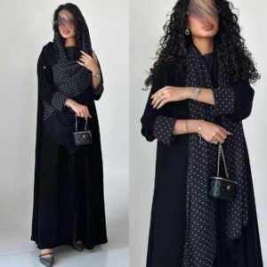HY241 Robe noire en mousseline à pois avec foulard