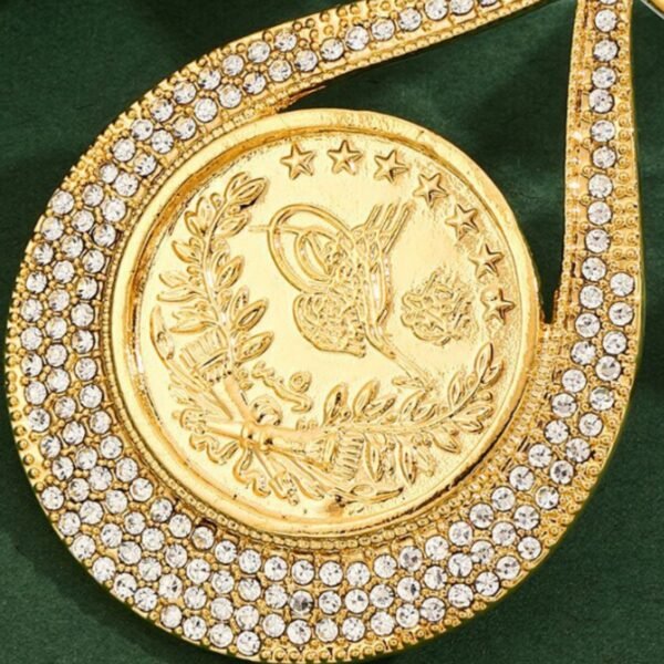 Middle East Dubai Vintage Carved Pendant Necklace, Ethnic Style, Vacuum Thickened Electroplated Gold