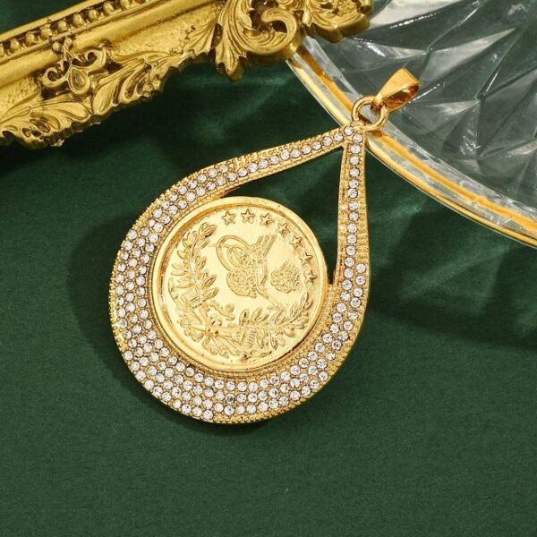 Middle East Dubai Vintage Carved Pendant Necklace, Ethnic Style, Vacuum Thickened Electroplated Gold
