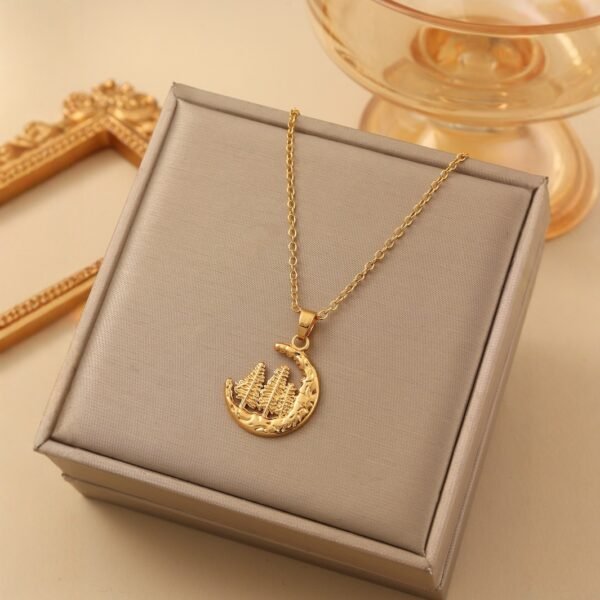Export Cross-Border Color-Preserving Dream Castle Star and Moon Pendant Necklace, Light Luxury Clavicle Chain