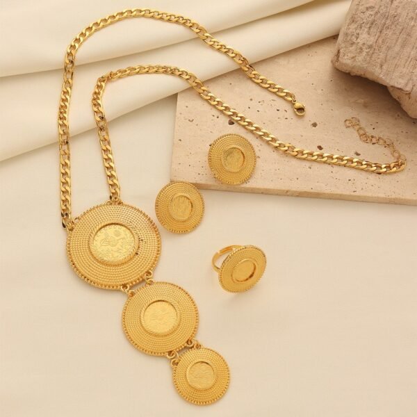 Cross-Border Xinjiang Jewelry Set, Light Luxury Retro Gold Round Metal Pendant Necklace