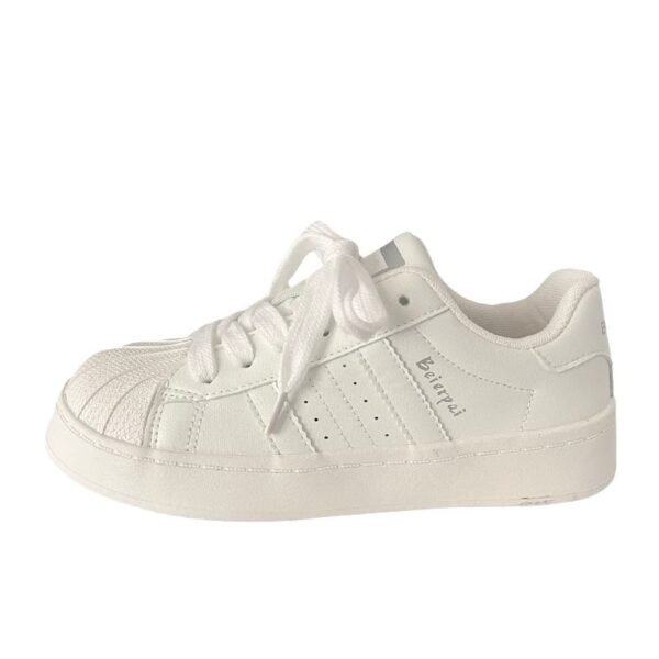Small white shoes women 2025 spring new explosions niche shoes shell head board shoes students Joker casual sneaker