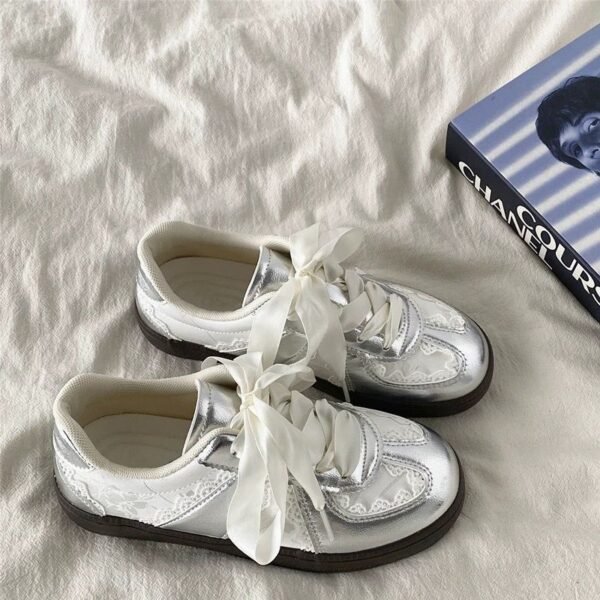 2025 Spring and Autumn New Silver Moral Training Shoes Retro Casual Sports Shoes Easiest for Match Flat Lace Edge White Shoes