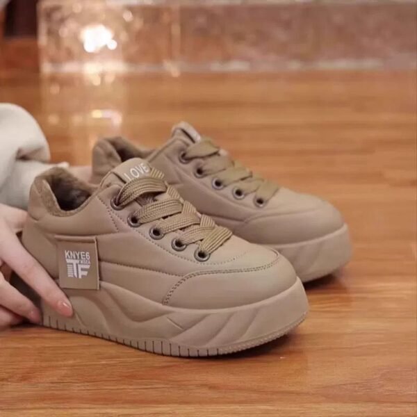 Winter Cotton Shoes for Women 2025 New Style Fleece-Lined and Thickeneded Sports Sneakers Thick-Soled Leather Non-Slip Casual Bread Shoes Winter Cotton Shoes for Women 2025 New Style Fleece-Lined and Thickeneded Sports Sneakers Thick-Soled Leather Non-Slip Casual Bread Shoes