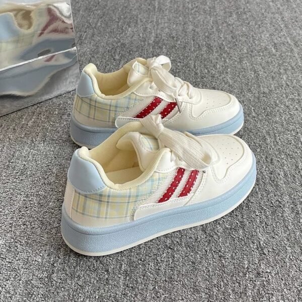 2026 Spring New Breathable Thick-Soled White Sneakers for Women, Versatile with Skirts, Student Niche Style Bread Shoes