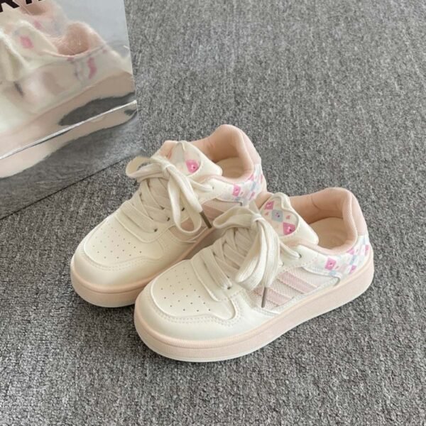 2026 Spring New Breathable Thick-Soled White Sneakers for Women, Versatile with Skirts, Student Niche Style Bread Shoes