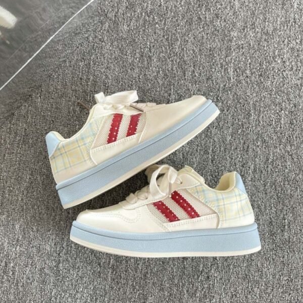 2026 Spring New Breathable Thick-Soled White Sneakers for Women, Versatile with Skirts, Student Niche Style Bread Shoes