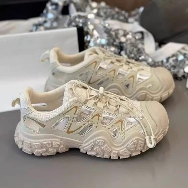 Chaussures pour femmes mignonnes et originales 2026 Printemps et été Nouvelles chaussures de randonnée et d'alpinisme en plein air, chaussures de papa creuses, chaussures de sport décontractées à semelles épaisses