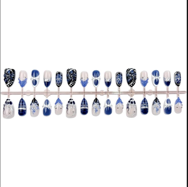 Ultra-Short Almond Gilt Blue Ice Flower Wearable Nails 3D French