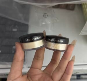 Laura Mercier Loose Setting Powder Mini 2 g – Black Lid