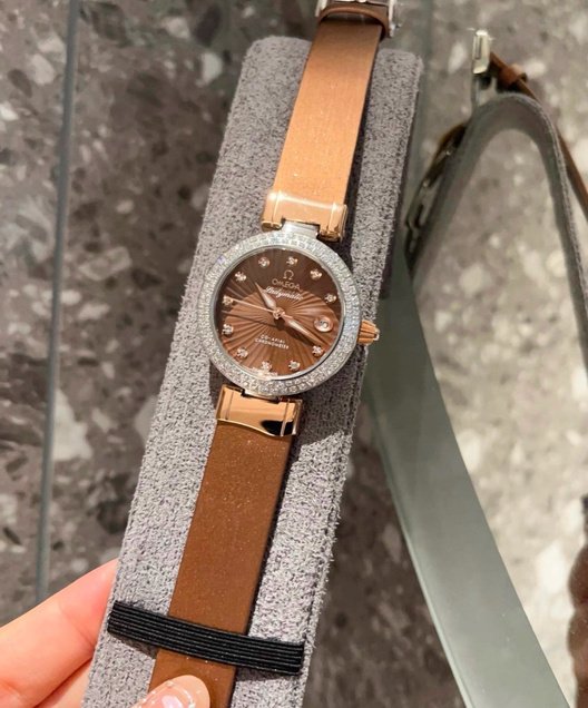 Brown Strap Round Dress Watch